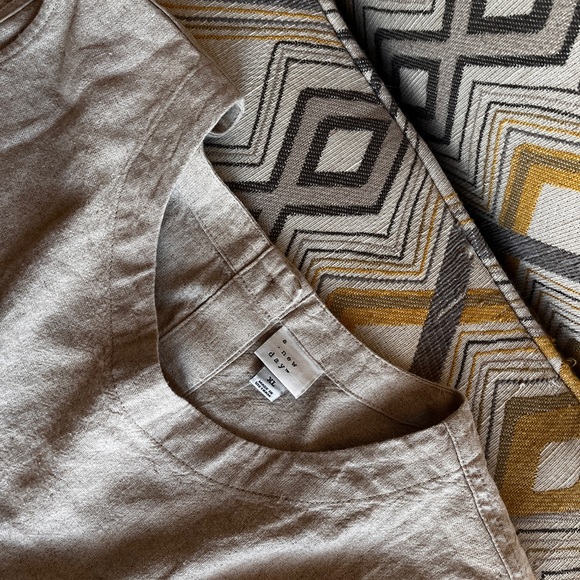 Light Tan Linen Top - Picture 3 of 7